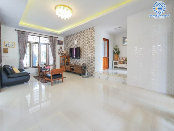 *****บ้านเดี่ยวมือสอง ซอยศิริเกษม17 พุทธมณฑลสาย3 เนื้อที่กว้างขวางมากถึง 158.30 ตร.ว. มาพร้อมฟังก์ชัน 2 ห้องนอน 3 ห้องน้ำ ที่จอดรถ 3 คัน ต่อเติมครบ พร้อมเข้าอยู่ได้ทันที ตั้งบนทำเลเดินทางสะดวก ใกล้รถไฟฟ้าสายสีน้ำเงิน "สถานีบางหว้า" ใกล้ทางด่วน "ศรีรัช"  จองเลย!